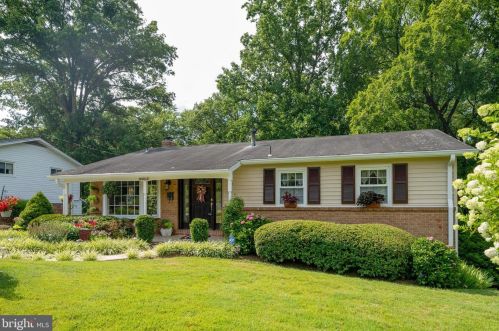 5013 King Richard Dr, Annandale, VA 22003-4358