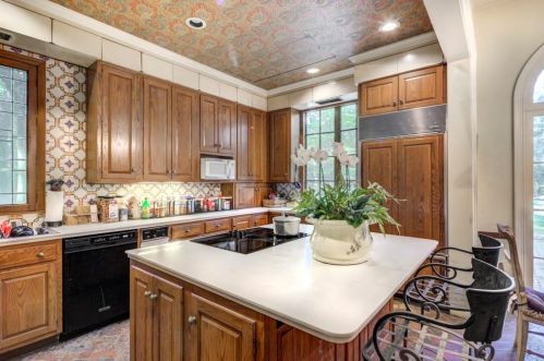 1820 Garraux Rd, Atlanta GA  30327-2504 exterior