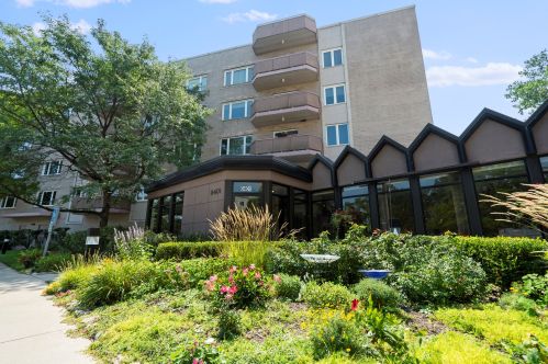 6401 Lincoln Ave, Morton Grove IL  60053-2698 exterior