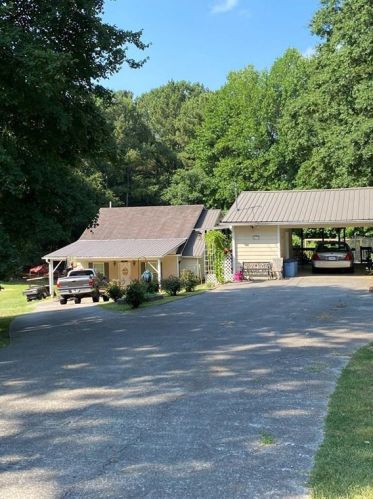 215 Old Pioneer Trl, Holly Springs, GA 30115-6513
