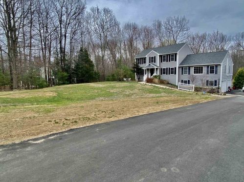 66 Gristmill Rd, Fremont, NH 03044-3040