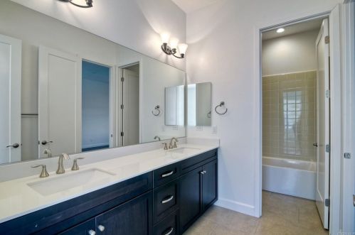 1833 Sugarbush Dr, Vista CA 92084 exterior