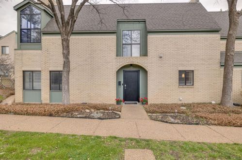 2619 Mccart Ave, Fort Worth TX  76110-2230 exterior