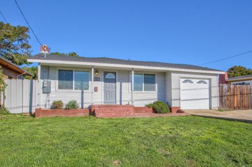 545 Harcourt Ave, Seaside, CA 93955-4709