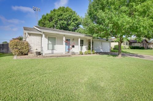 2505 Denbury Dr, Fort Worth, TX 76133-2403