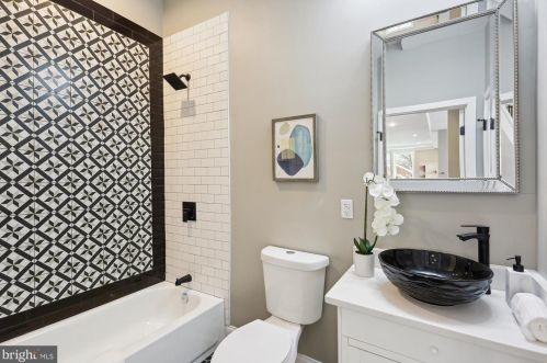 6615 Gude Ave, Silver Spring MD 20912-4827 exterior