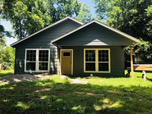 209 2nd St, Pryor, OK 74361-2216