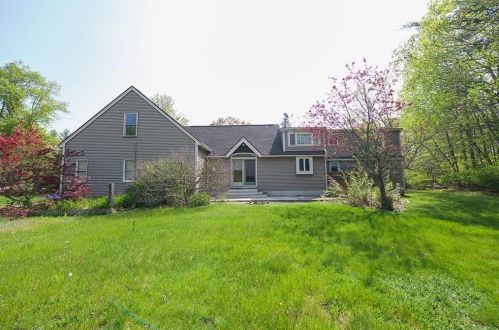 3 Preston Dr, Sandown, NH 03873-2536