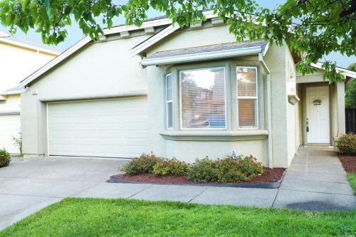1061 Cabernet Ct, Vacaville, CA 95688-2805