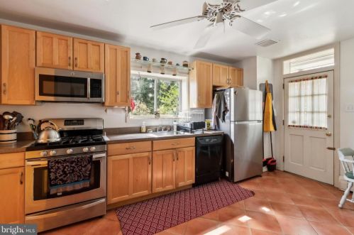 151 Gravers Ln, Philadelphia PA 19118-2806 exterior