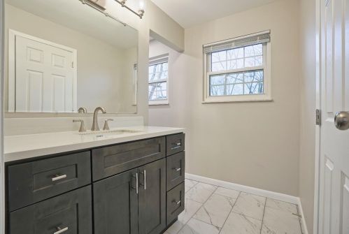 2577 Cranbrook Dr, Cincinnati OH  45231-1108 exterior