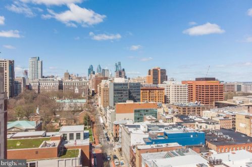 241 Chestnut St, Philadelphia PA  19106-2813 exterior