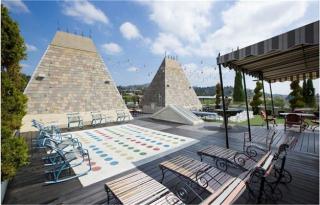 6200 Franklin Ave, Los Angeles CA  90028-5259 exterior