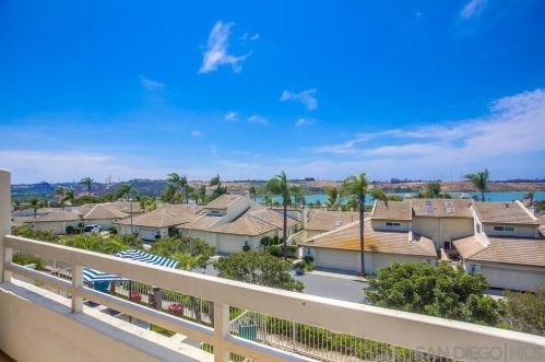 4813 Courageous Ln, Carlsbad, CA 92008-3783
