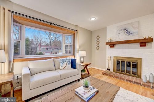 7203 Hadlow Dr, Springfield VA  22152-3529 exterior