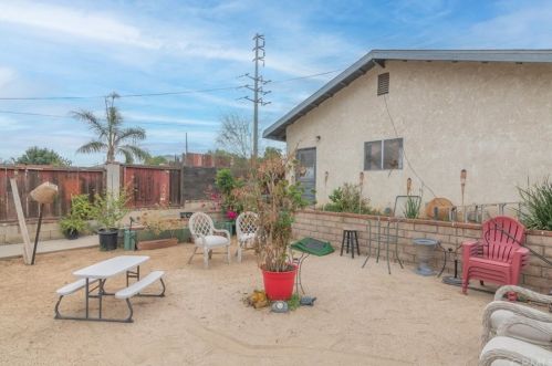 3564 Valley Way, Riverside CA  92509-1450 exterior