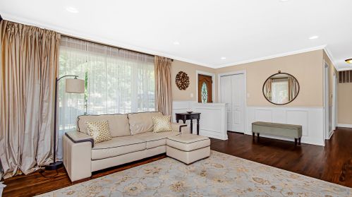 9250 Parkside Ave, Morton Grove, IL 60053-1568