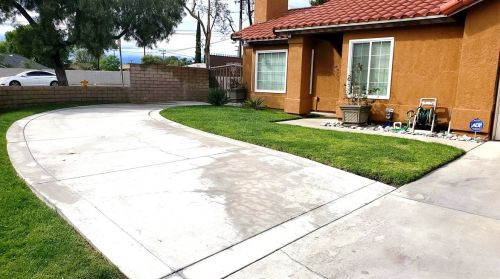 1298 Woodcrest St, Bloomington, CA 92316-4128