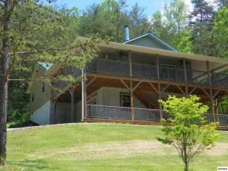 2448 Perilla Rd, Cosby, TN 37722-3001