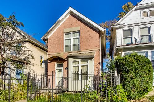 955 Lockwood Ave, Chicago, IL 60651-2819