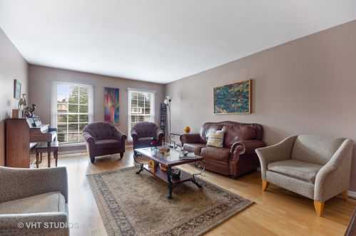 1635 Robin Ln, Glenview, IL 60025-1253