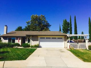 920 Felicidad Dr, Fallbrook, CA 92028-3043