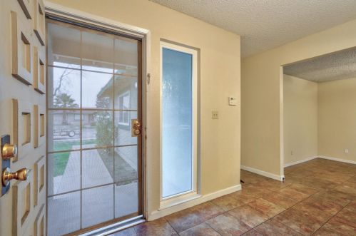 725 Bennington Ave, Turlock CA 95382-0306 exterior