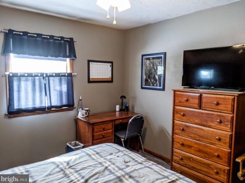 18 Sycamore Ln, Hanover PA 17331-4937 exterior