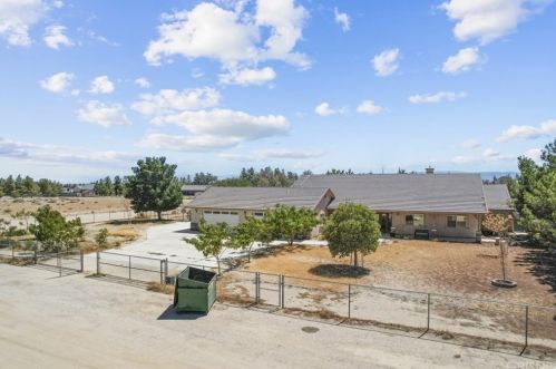 8206 Avenue, Lancaster, CA 93536-8788