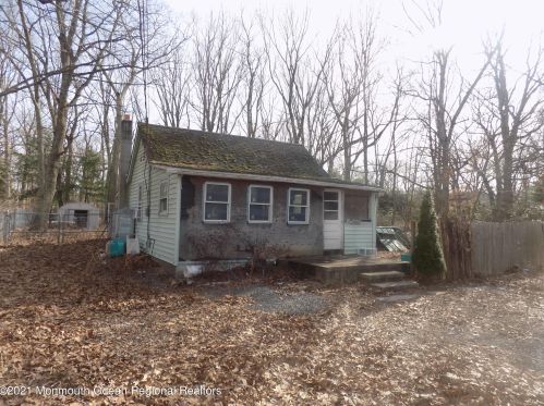 289 Lakewood Rd, Plumsted Township, NJ 08533-2526
