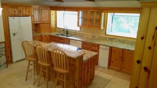 563 Paradise Rd, Salinas, CA 93907-8732
