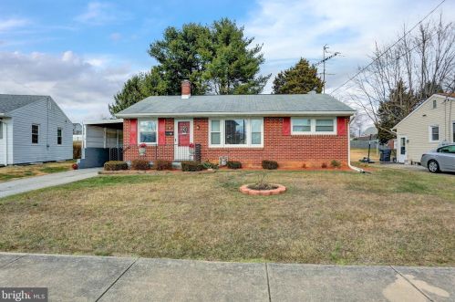 20 Lincoln Dr, Hanover PA 17331-4906 exterior