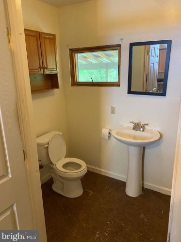 33 Blueberry Ln, Franklin WV  26807-8053 exterior