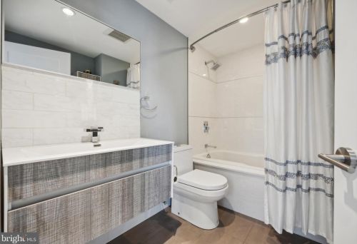 310 Fairmount Ave, Philadelphia PA  19123-2931 exterior