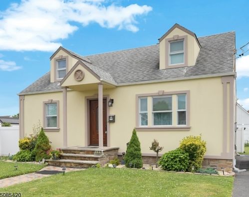 122 8th Ave, Manville, NJ 08835-1250
