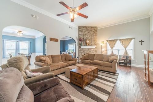409 Ashley Ln, Loganville, GA 30052-3925