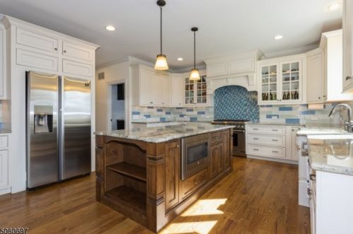 4 Red Oak Row, Chester, NJ 07930-3015