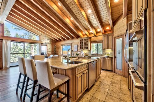 11030 Ski Slope Way, Truckee CA  96161-6603 exterior