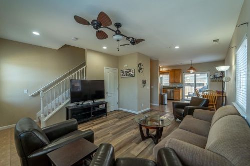 1061 Vermont Ave, Turlock CA  95380-5341 exterior