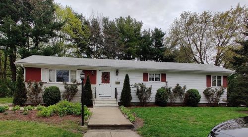 10 Potter Dr, Providence, RI 02907-3624