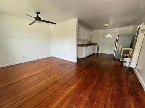 1124 Christie Dr, Austin TX  78721-2643 exterior
