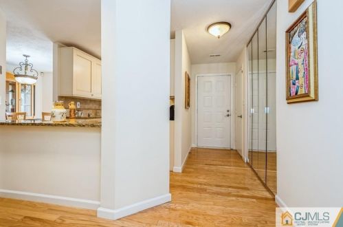 67 Carriage Pl, Edison NJ  08820-4018 exterior