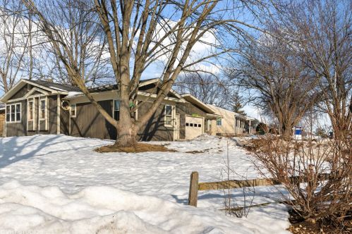 2145 Highland Dr, Sycamore IL  60178-2610 exterior