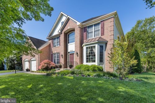 9056 Acadia Park Dr, Bristow, VA 20136-2100