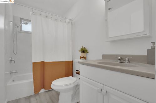 27492 Ponderosa Ct, Hayward CA  94545-4129 exterior