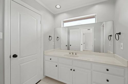 2033 Le Mans Dr, Carrollton TX 75006-4337 exterior