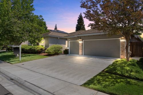 9437 Lakepoint Dr, Elk Grove, CA 95758-3600