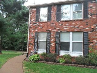 7 Woodland Ct, Trenton NJ  08610-2724 exterior