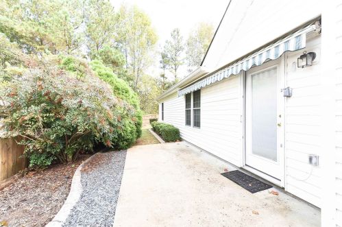 30 Courtyard Dr, Newnan, GA 30265-3163