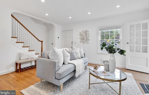 618 Wayne Ave, Silver Spring MD  20910-5556 exterior